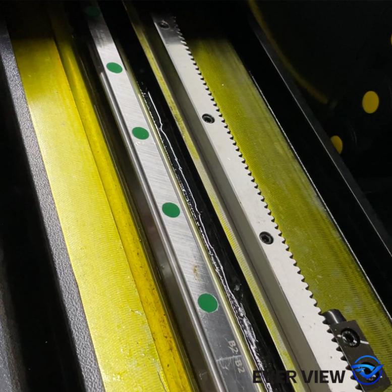 Những điểm chính để bảo trì máy cắt laser hàng ngày là gì? EVER VIEW Máy móc hướng dẫn bạn cách kéo dài tuổi thọ của thiết bị.