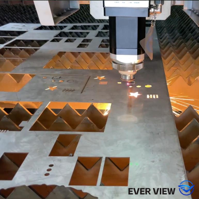 Máy cắt laser hỗ trợ xử lý phần cứng; EVER VIEW đạt được khả năng cắt chính xác hàng loạt các sản phẩm phần cứng nhỏ.